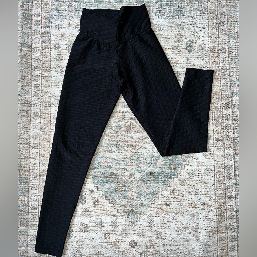 High-Waist Textured Black Leggings